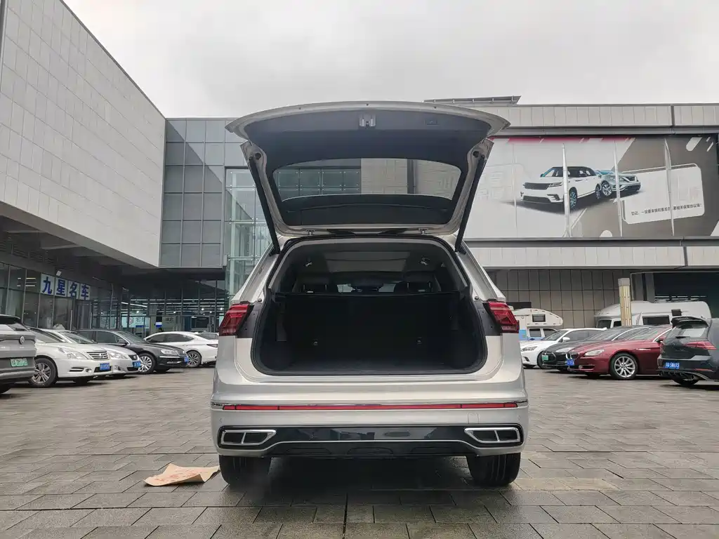 Volkswagen Tiguan L 2023 330TSI R-Line Comfort Edition AWD 2023 - thumbnail 17