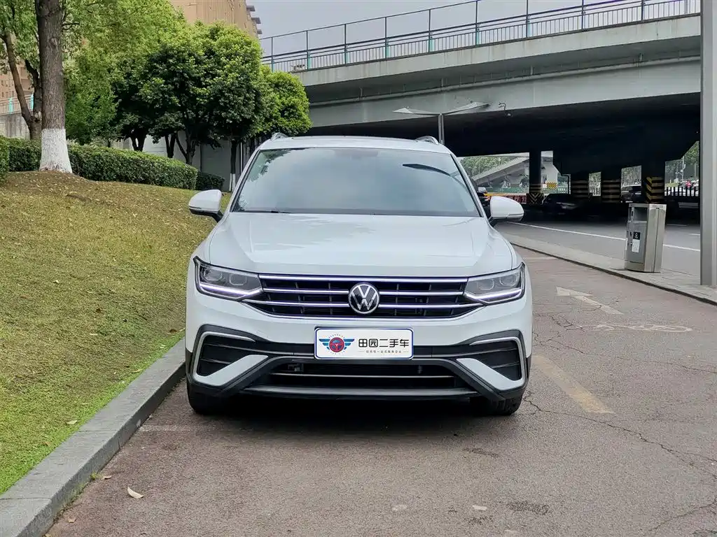 Volkswagen Tiguan L 2023 300TSI Automatic FWD Smart Enjoy Edition 2023 - thumbnail 2