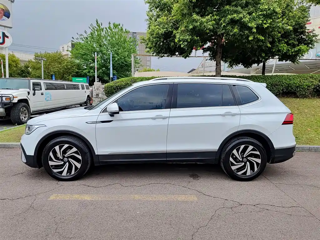 Volkswagen Tiguan L 2023 300TSI Automatic FWD Smart Enjoy Edition 2023 - thumbnail 3