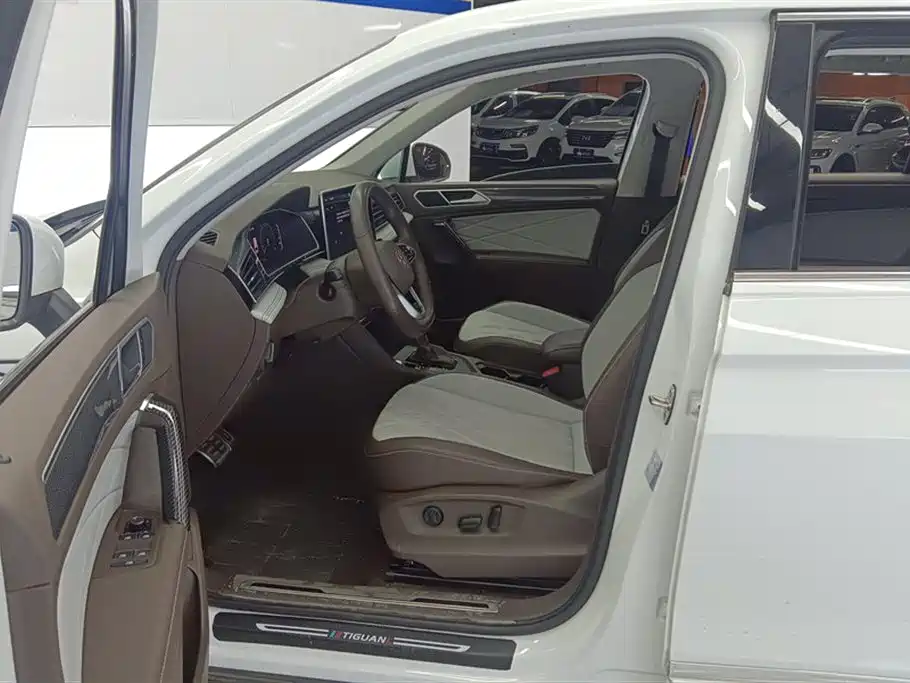 Volkswagen Tiguan L 2023 Facelift 330TSI Auto FWD R-Line Premium Edition 2023 - thumbnail 9