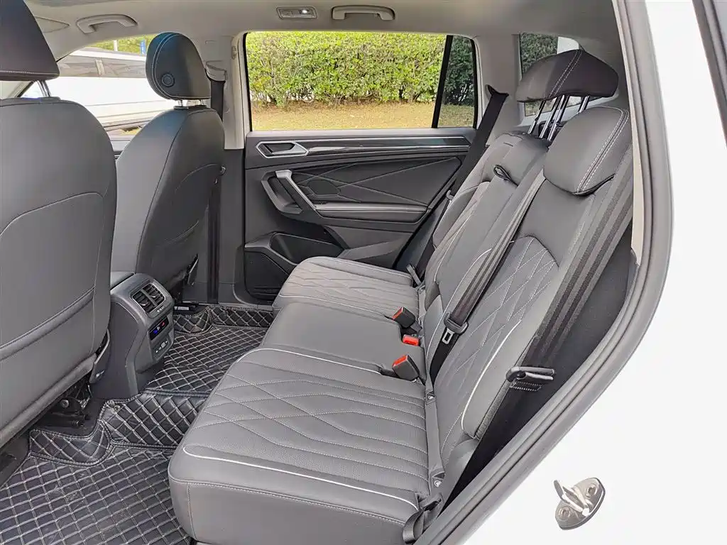 Volkswagen Tiguan L 2023 300TSI Automatic FWD Smart Enjoy Edition 2023 - thumbnail 8