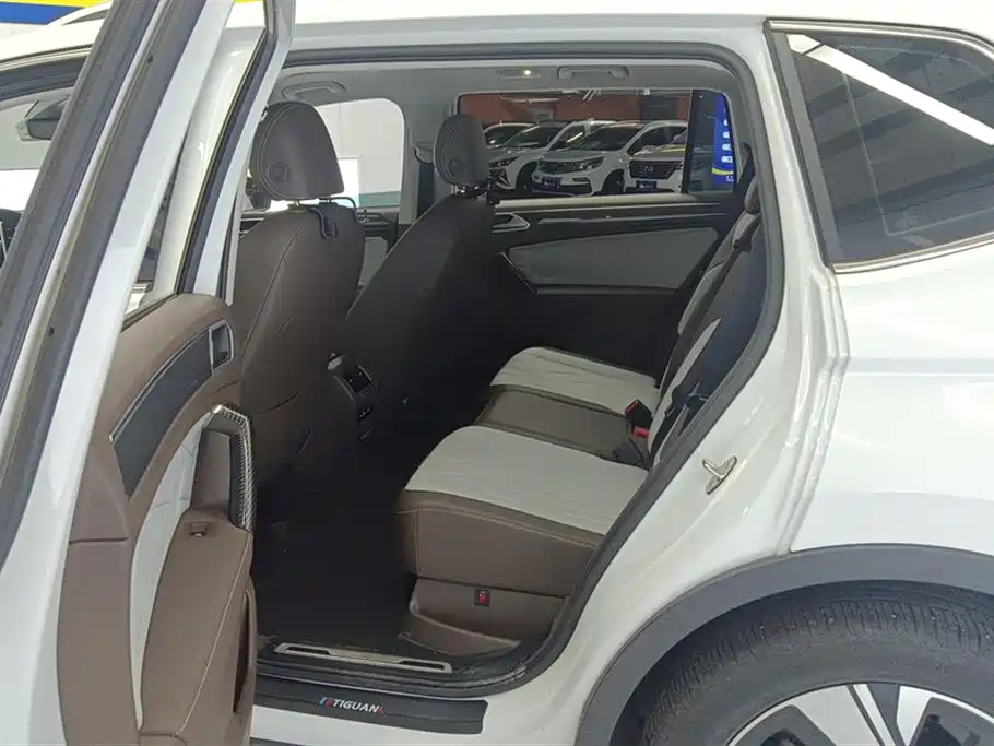 Volkswagen Tiguan L 2023 Facelift 330TSI Auto FWD R-Line Premium Edition 2023 - thumbnail 11