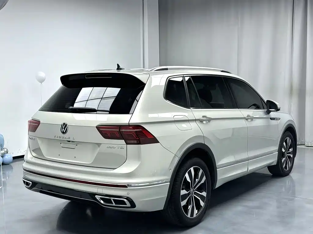 Volkswagen Tiguan L 2023 330TSI R-Line Comfort Edition AWD 2022 - thumbnail 2
