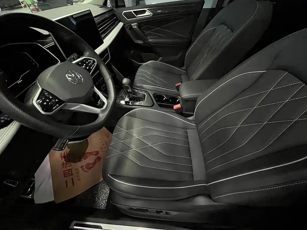 Volkswagen Tiguan L 2023 330TSI R-Line Comfort Edition AWD 2022 - thumbnail 3