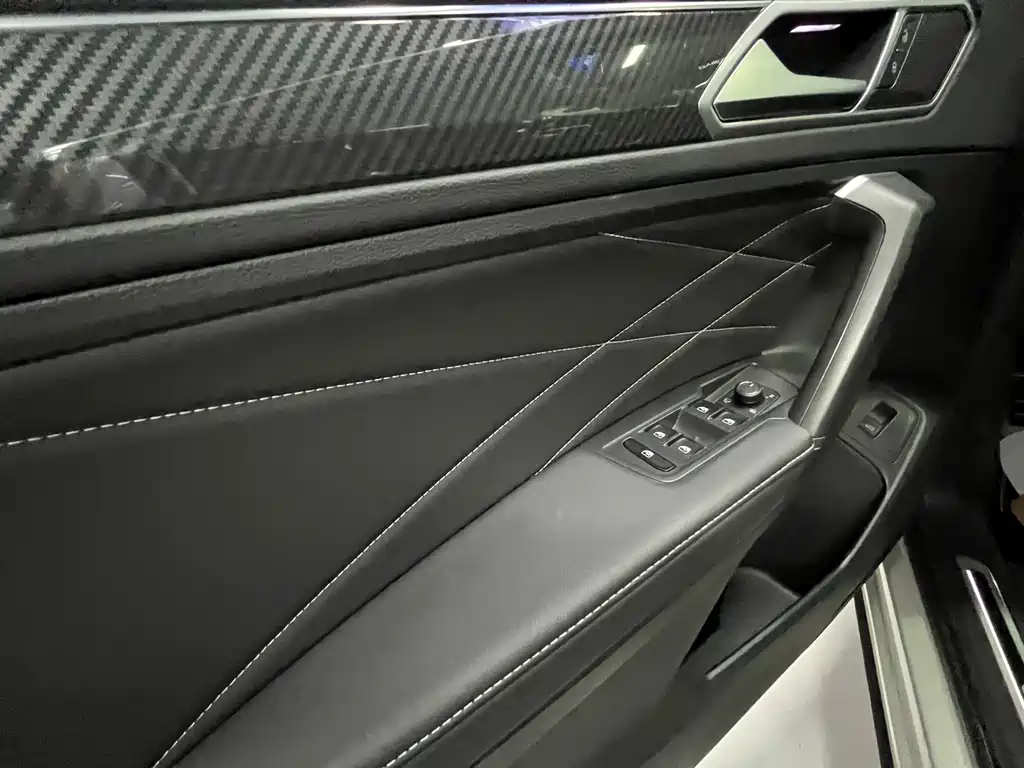 Volkswagen Tiguan L 2023 330TSI R-Line Comfort Edition AWD 2022 - thumbnail 5