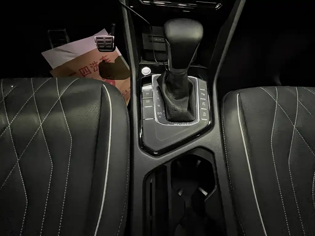Volkswagen Tiguan L 2023 330TSI R-Line Comfort Edition AWD 2022 - thumbnail 11