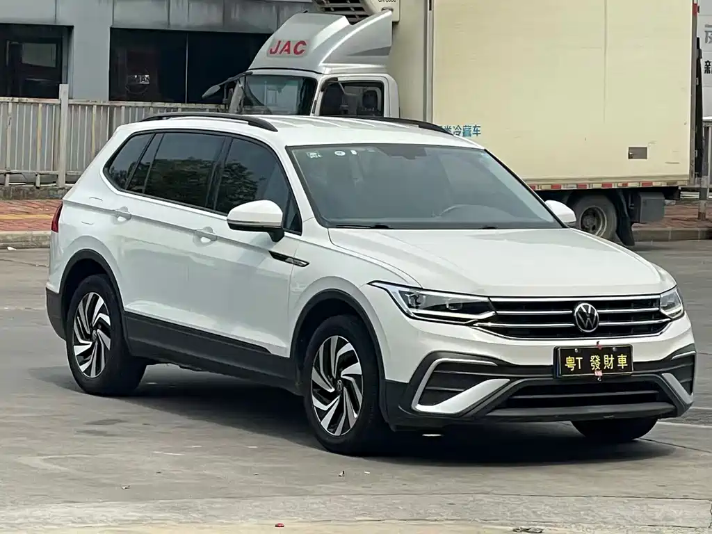 Volkswagen Tiguan L 2022 330TSI Automatic FWD Comfort Edition 2022 - thumbnail 3