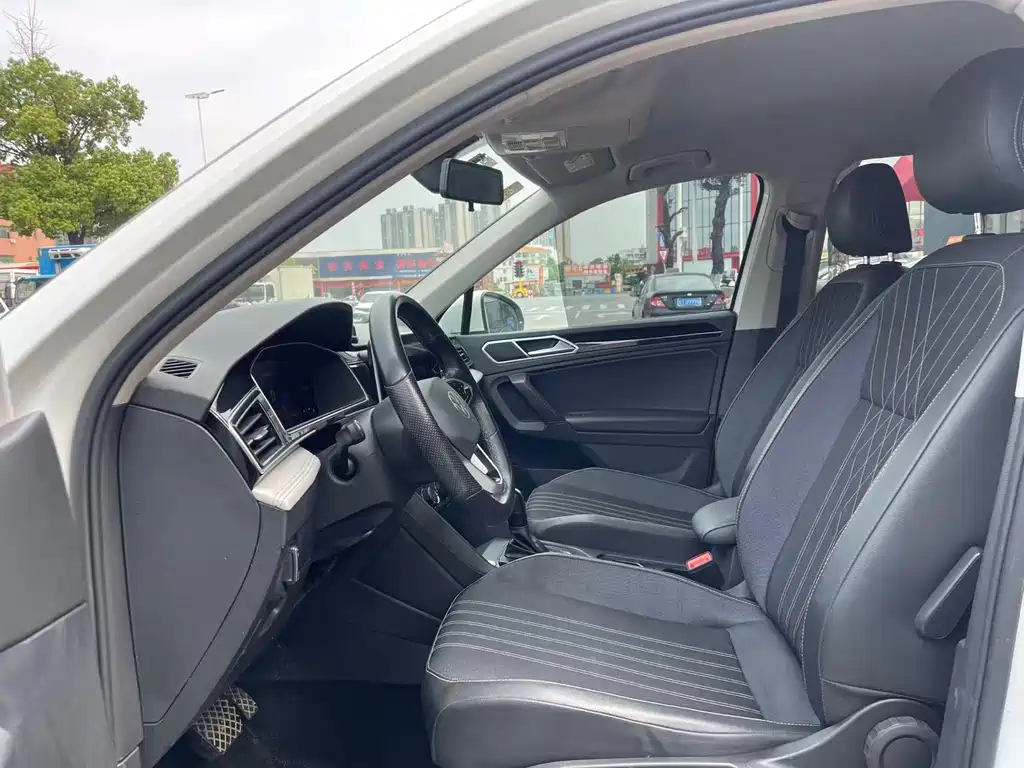 Volkswagen Tiguan L 2022 330TSI Automatic FWD Comfort Edition 2022 - thumbnail 4
