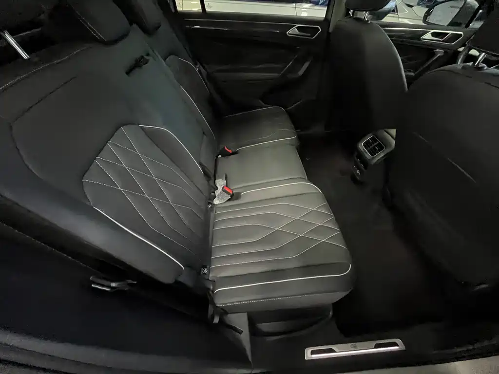 Volkswagen Tiguan L 2023 330TSI R-Line Comfort Edition AWD 2022 - thumbnail 13