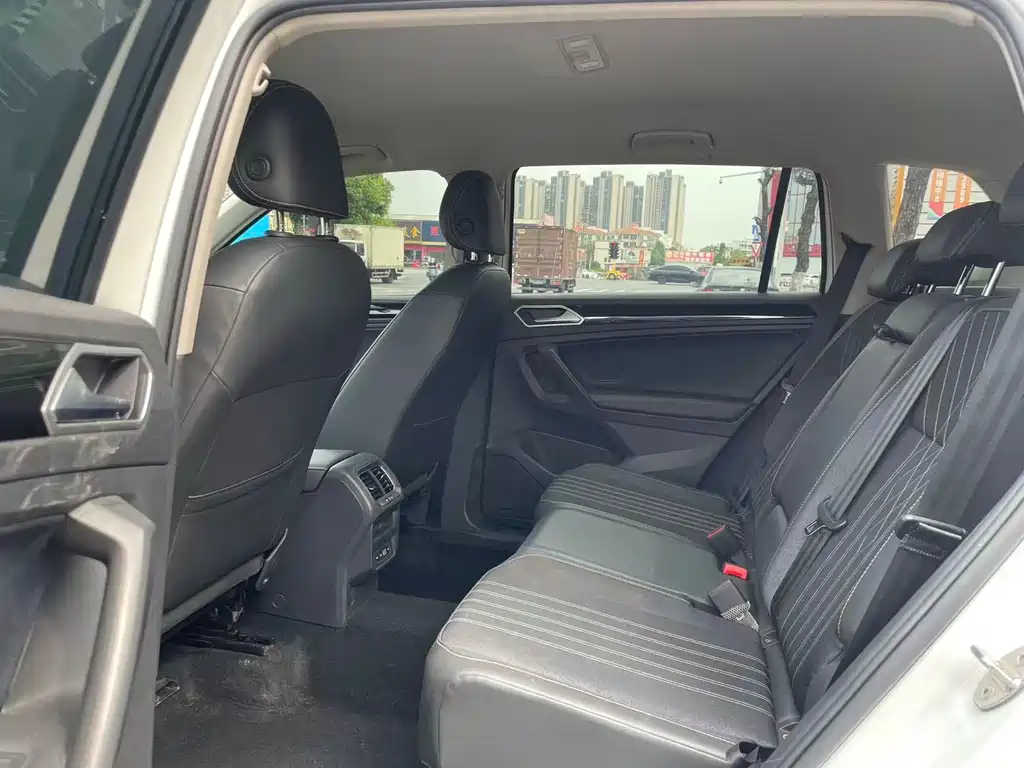 Volkswagen Tiguan L 2022 330TSI Automatic FWD Comfort Edition 2022 - thumbnail 5