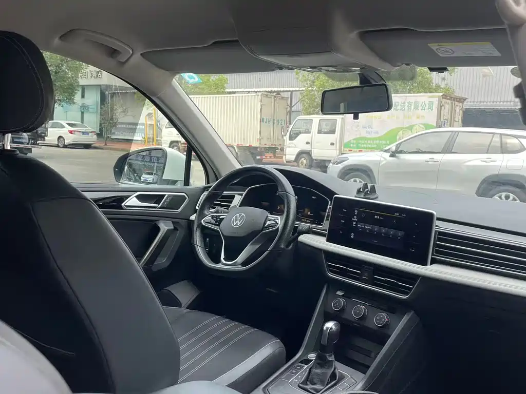 Volkswagen Tiguan L 2022 330TSI Automatic FWD Comfort Edition 2022 - thumbnail 6