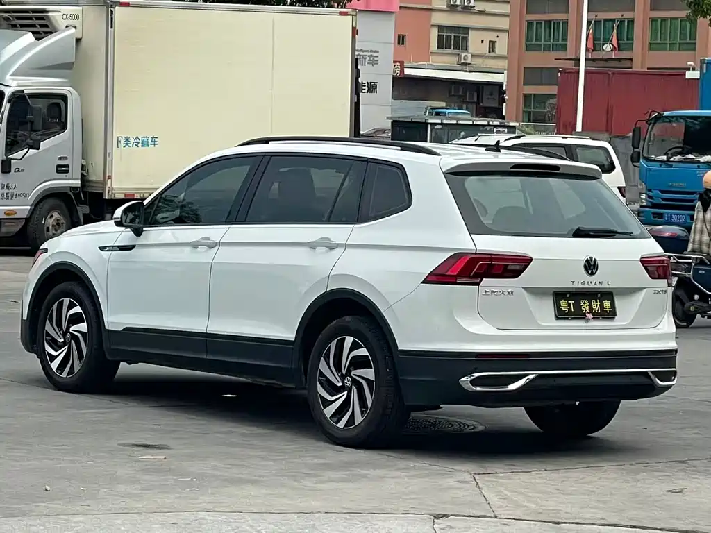 Volkswagen Tiguan L 2022 330TSI Automatic FWD Comfort Edition 2022 - thumbnail 8