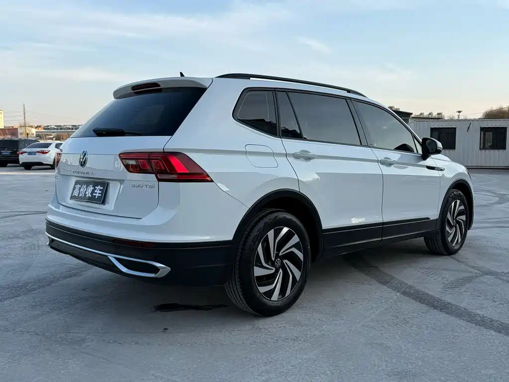 Volkswagen Tiguan L 2022 330TSI Automatic FWD Comfort Edition 2022 - thumbnail 4