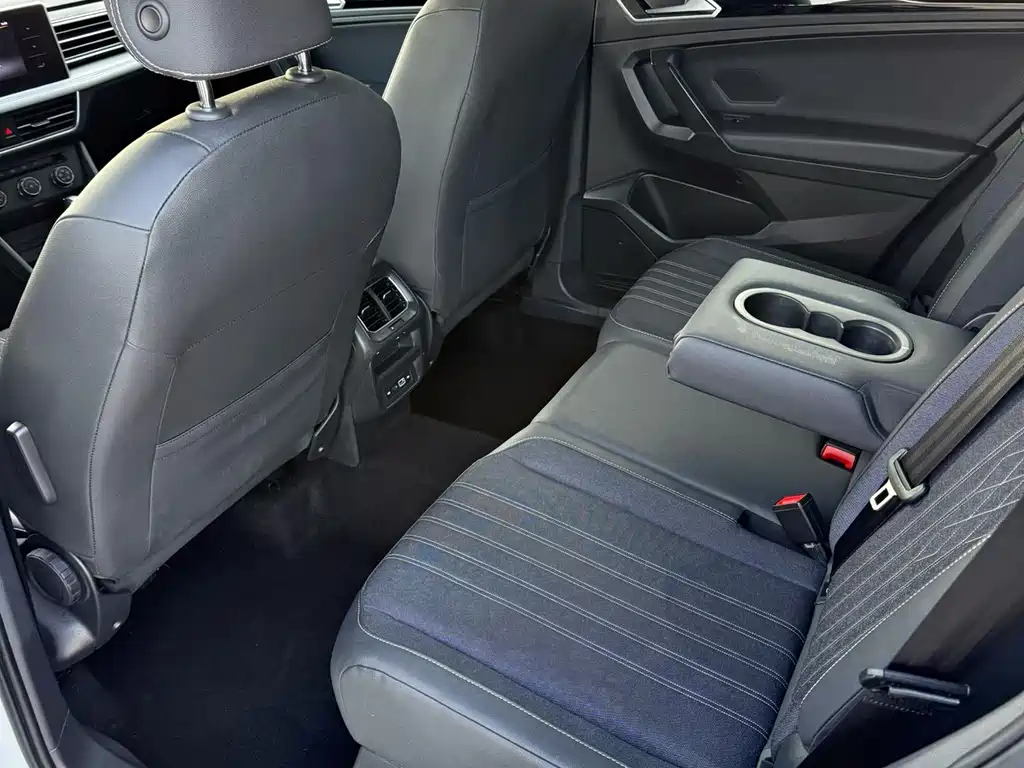 Volkswagen Tiguan L 2022 330TSI Automatic FWD Comfort Edition 2022 - thumbnail 9