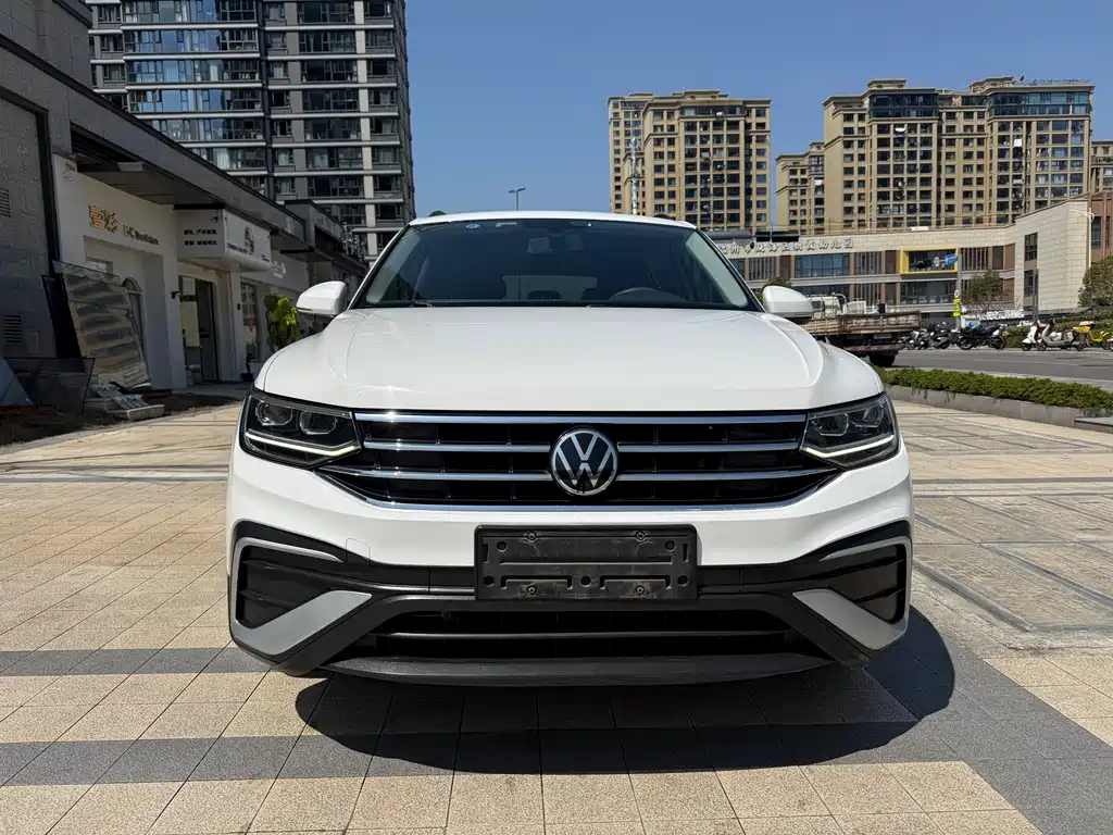 Volkswagen Tiguan L 2022 330TSI Automatic FWD Comfort Edition 2022 - thumbnail 2