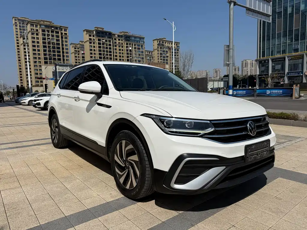 Volkswagen Tiguan L 2022 330TSI Automatic FWD Comfort Edition 2022 - thumbnail 3