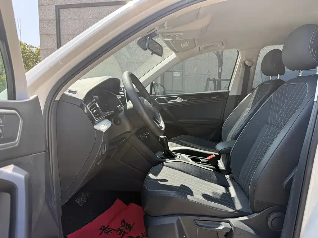 Volkswagen Tiguan L 2022 330TSI Automatic FWD Comfort Edition 2022 - thumbnail 4