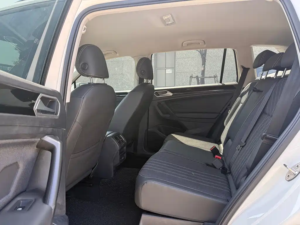 Volkswagen Tiguan L 2022 330TSI Automatic FWD Comfort Edition 2022 - thumbnail 5