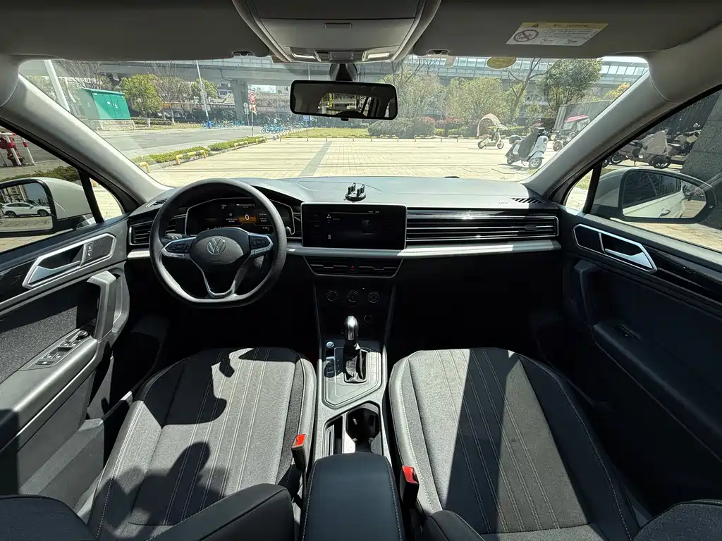 Volkswagen Tiguan L 2022 330TSI Automatic FWD Comfort Edition 2022 - thumbnail 6