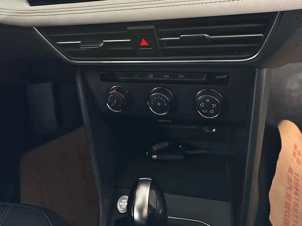 Volkswagen Tiguan L 2022 330TSI Automatic FWD Comfort Edition 2022 - thumbnail 15