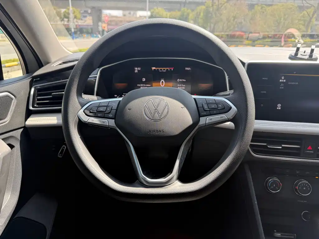 Volkswagen Tiguan L 2022 330TSI Automatic FWD Comfort Edition 2022 - thumbnail 7