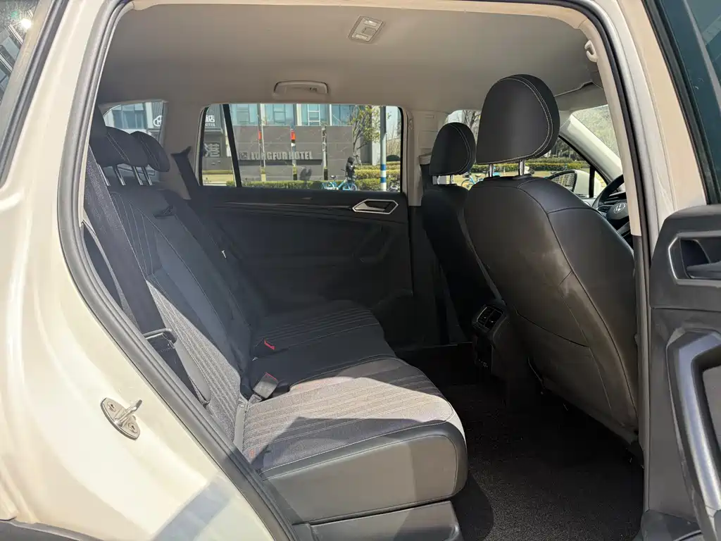 Volkswagen Tiguan L 2022 330TSI Automatic FWD Comfort Edition 2022 - thumbnail 8