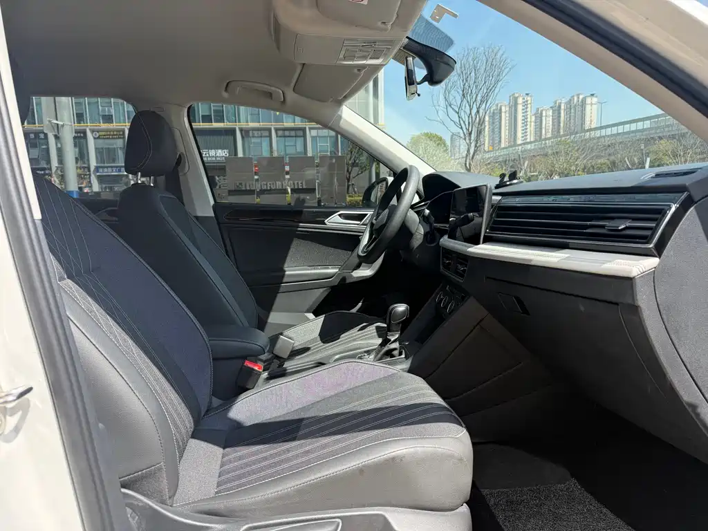 Volkswagen Tiguan L 2022 330TSI Automatic FWD Comfort Edition 2022 - thumbnail 9