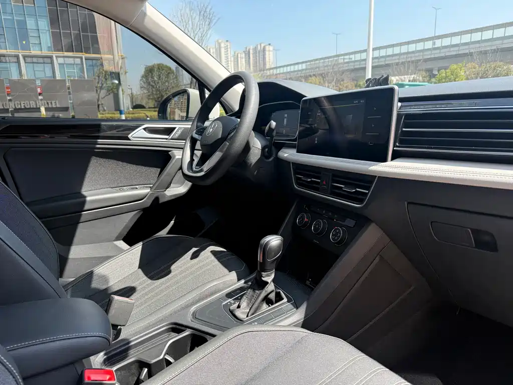 Volkswagen Tiguan L 2022 330TSI Automatic FWD Comfort Edition 2022 - thumbnail 10