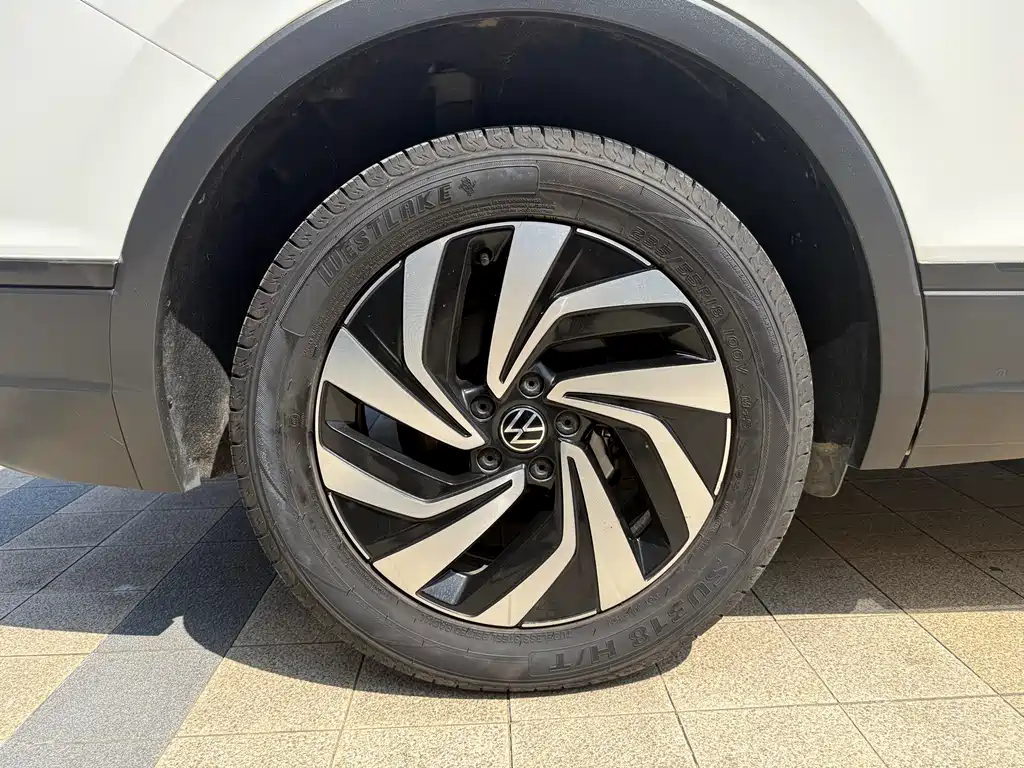 Volkswagen Tiguan L 2022 330TSI Automatic FWD Comfort Edition 2022 - thumbnail 11