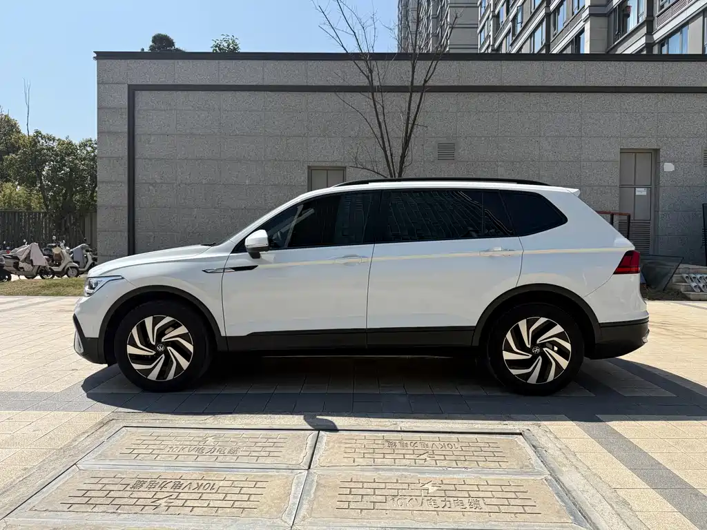 Volkswagen Tiguan L 2022 330TSI Automatic FWD Comfort Edition 2022 - thumbnail 12