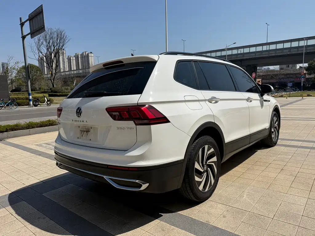 Volkswagen Tiguan L 2022 330TSI Automatic FWD Comfort Edition 2022 - thumbnail 13