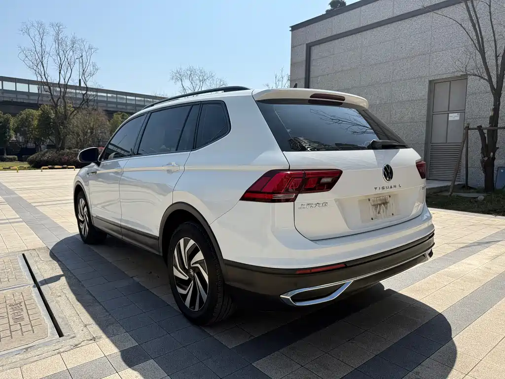Volkswagen Tiguan L 2022 330TSI Automatic FWD Comfort Edition 2022 - thumbnail 15