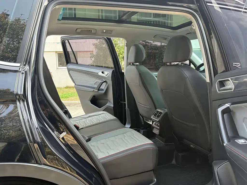 Volkswagen Tiguan L 2022 330TSI Automatic FWD R-Line Flagship Edition 2021 - thumbnail 9
