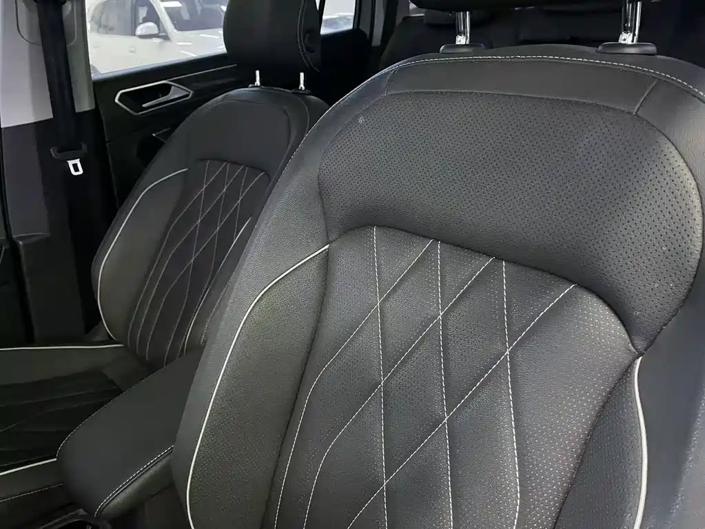 Volkswagen Tiguan L 2022 380TSI AWD R-Line Premium 7-seater 2022 - thumbnail 5