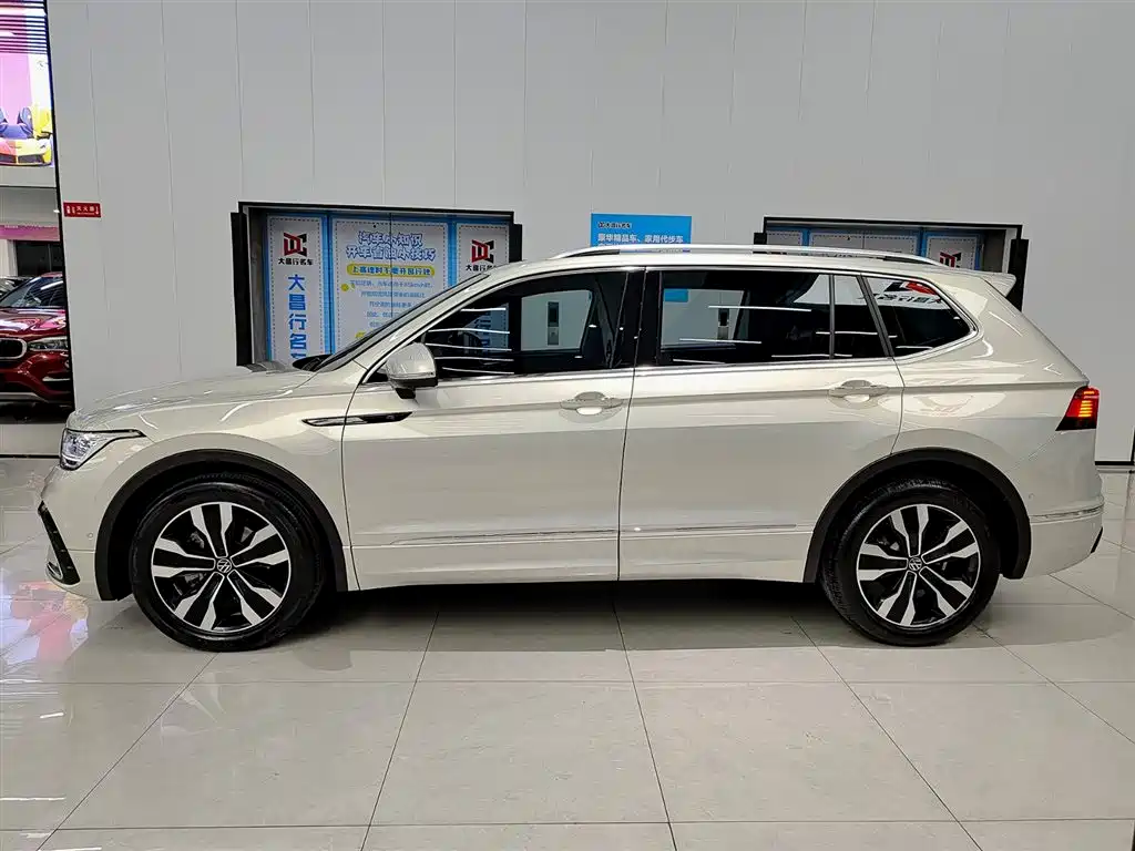 Volkswagen Tiguan L 2022 330TSI Auto FWD R-Line Premium Edition 2021 - thumbnail 3