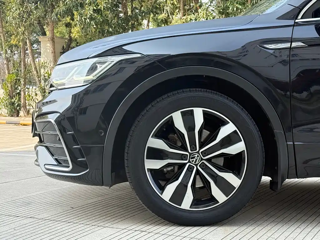 Volkswagen Tiguan L 2022 330TSI Automatic FWD R-Line Flagship Edition 2021 - thumbnail 15