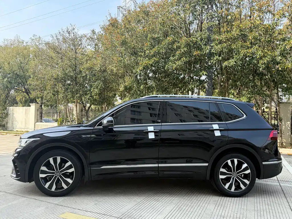 Volkswagen Tiguan L 2022 330TSI Automatic FWD R-Line Flagship Edition 2021 - thumbnail 16