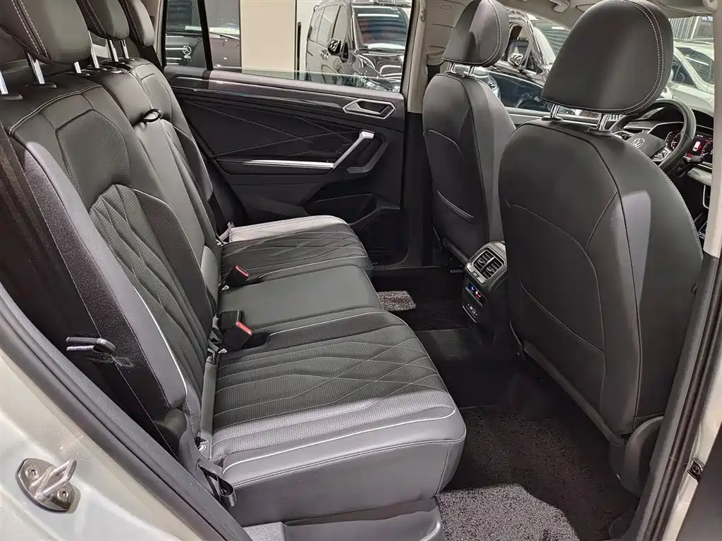 Volkswagen Tiguan L 2022 330TSI Auto FWD R-Line Premium Edition 2021 - thumbnail 10