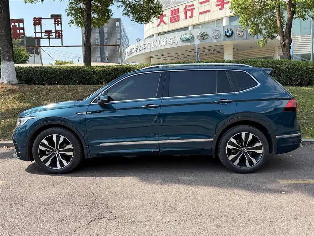 Volkswagen Tiguan L 2022 330TSI Automatic FWD R-Line Edition 2021 - thumbnail 3