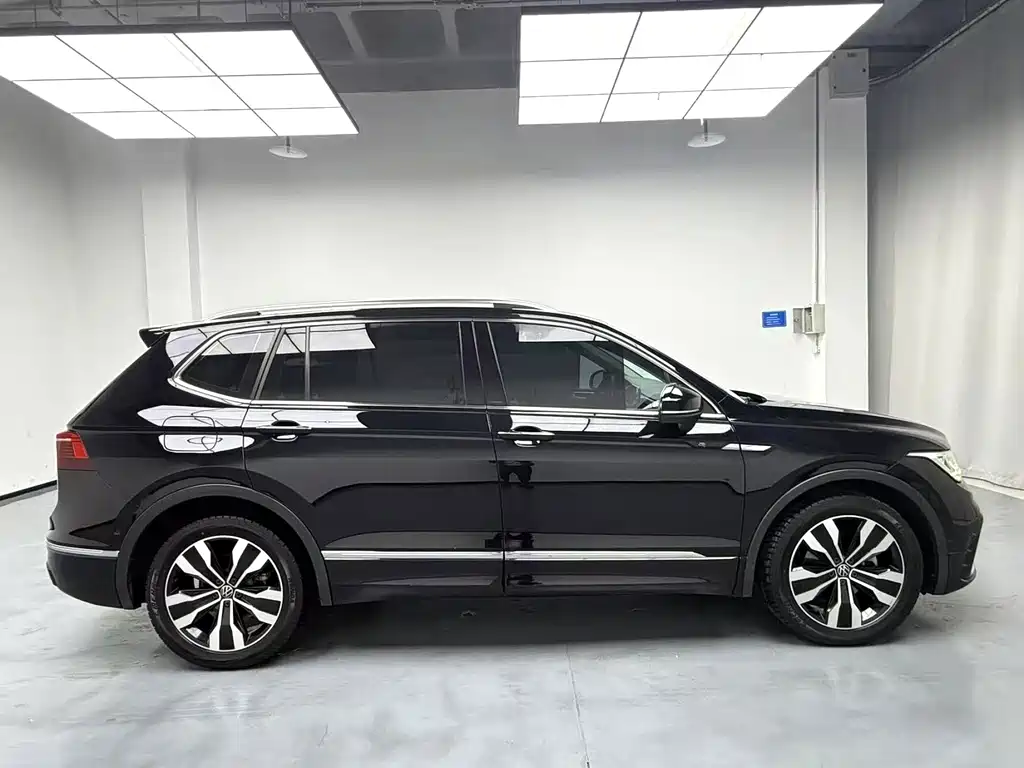 Volkswagen Tiguan L 2022 330TSI R-Line Comfort Edition AWD 2022 - thumbnail 8