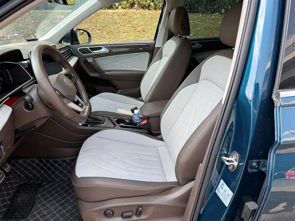 Volkswagen Tiguan L 2022 330TSI Automatic FWD R-Line Edition 2021 - thumbnail 8