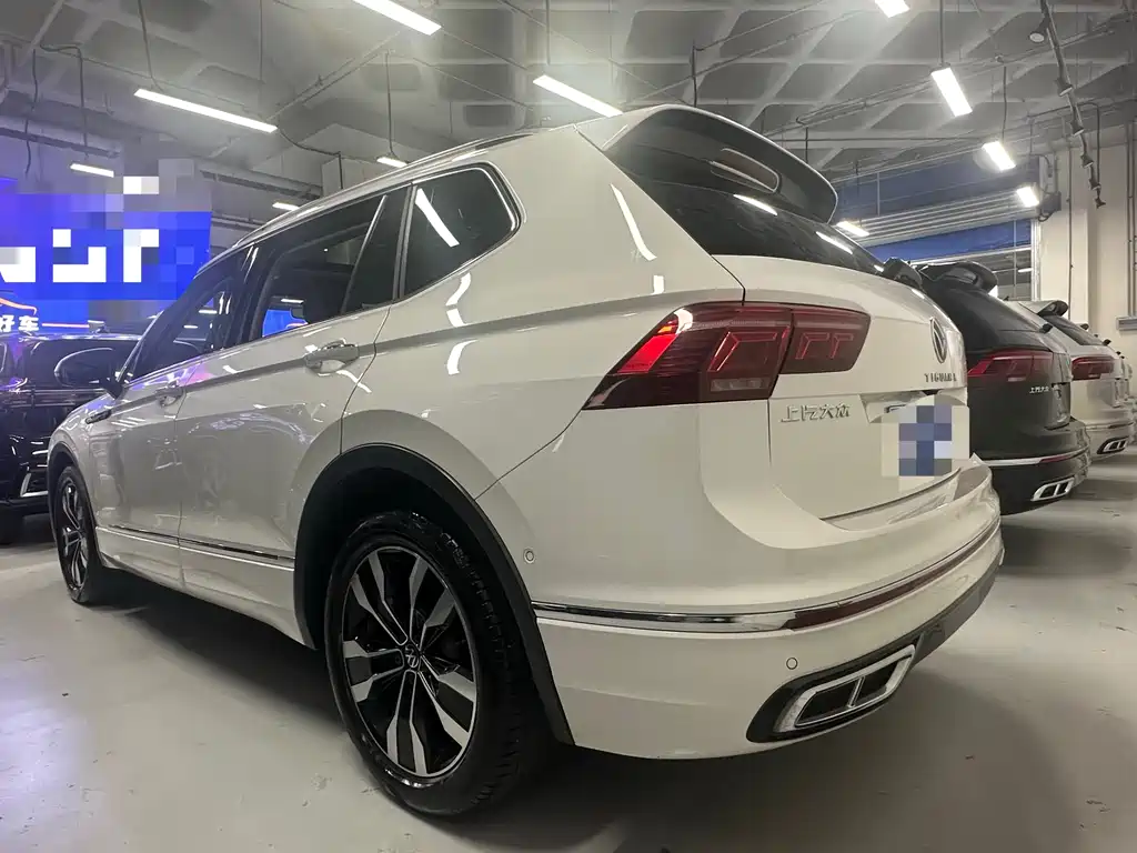 Volkswagen Tiguan L 2022 330TSI R-Line Comfort Edition AWD 2022 - thumbnail 4