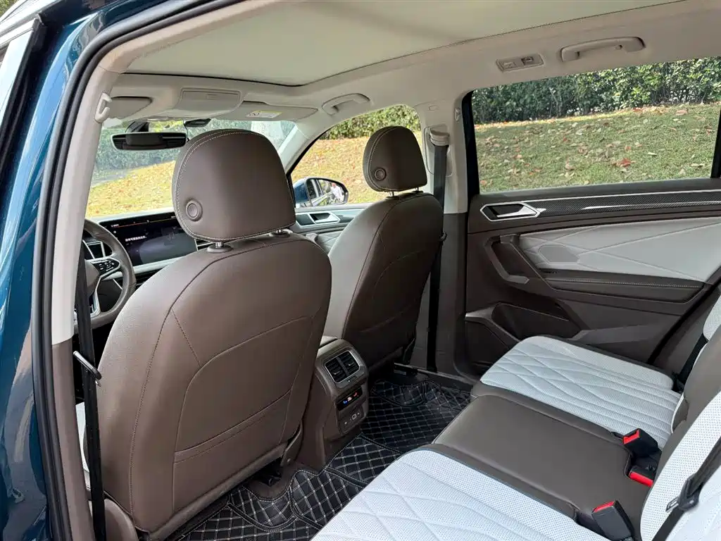 Volkswagen Tiguan L 2022 330TSI Automatic FWD R-Line Edition 2021 - thumbnail 9