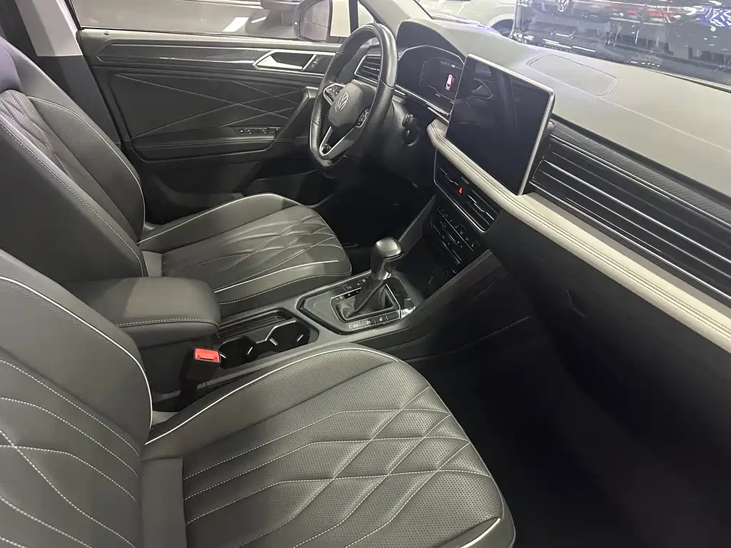Volkswagen Tiguan L 2022 330TSI R-Line Comfort Edition AWD 2022 - thumbnail 5