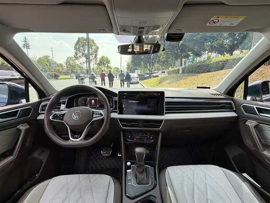 Volkswagen Tiguan L 2022 330TSI Automatic FWD R-Line Edition 2021 - thumbnail 11