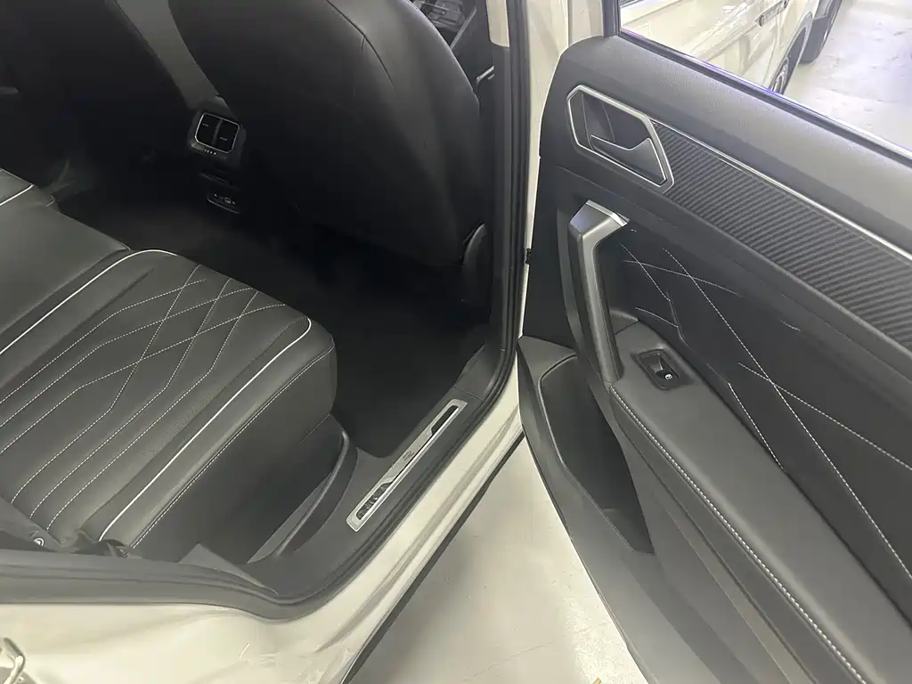 Volkswagen Tiguan L 2022 330TSI R-Line Comfort Edition AWD 2022 - thumbnail 7