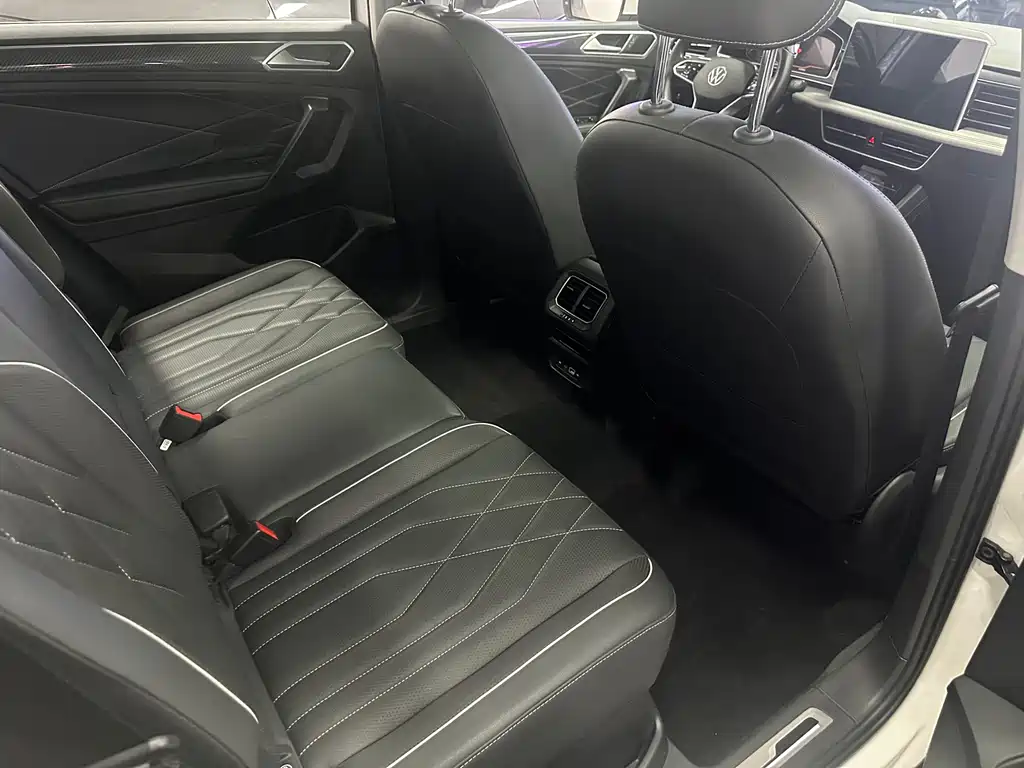 Volkswagen Tiguan L 2022 330TSI R-Line Comfort Edition AWD 2022 - thumbnail 8
