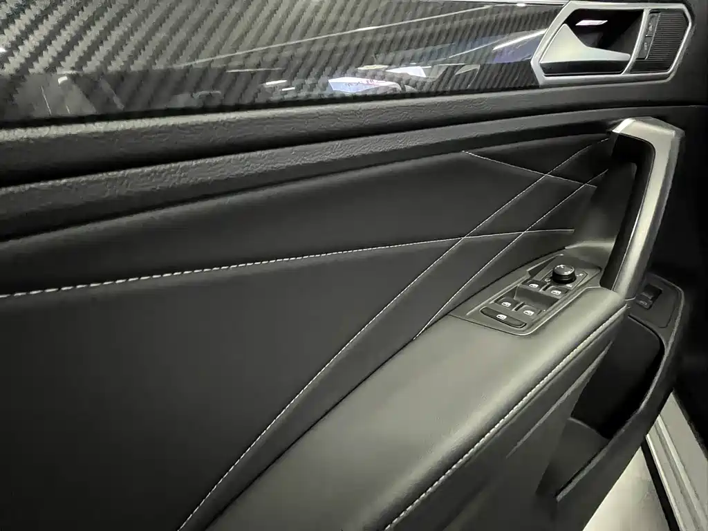 Volkswagen Tiguan L 2022 330TSI R-Line Comfort Edition AWD 2021 - thumbnail 6