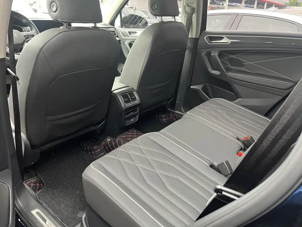 Volkswagen Tiguan L 2022 330TSI R-Line Comfort Edition AWD 2022 - thumbnail 5