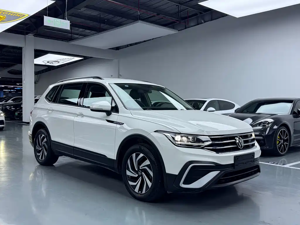 Volkswagen Tiguan L 2022 330TSI Automatic FWD Comfort Edition 2022 - thumbnail 3